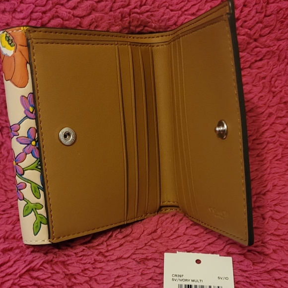 Coach Wallet With Floral Print - Picture 4 of 7